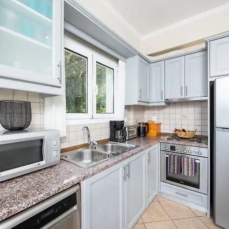 Eleni Agios Stephanos *