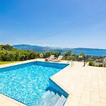 Villa Eleni Agios Stephanos *